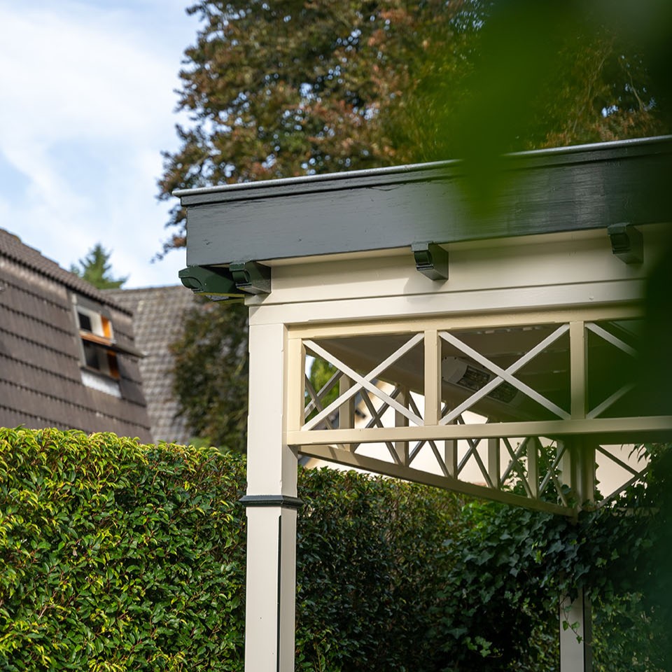 Details klassieke veranda Baarn