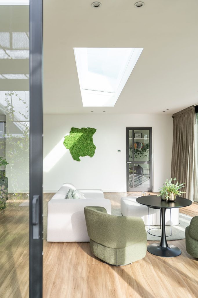 Aanbouw in de stijl van de woning in Rhoon
