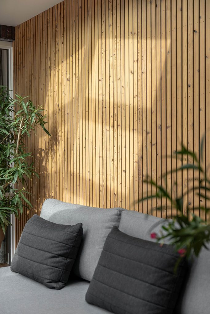 Moderne tuinkamer Zwolle met houten paneel