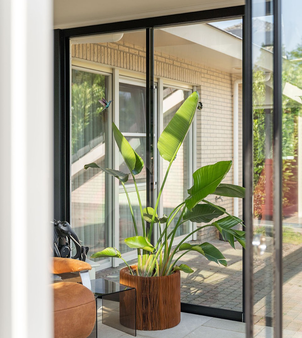 Moderne veranda met glazen schuifwanden