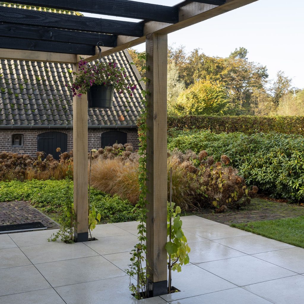 Details landelijke tuinkamer met pergola