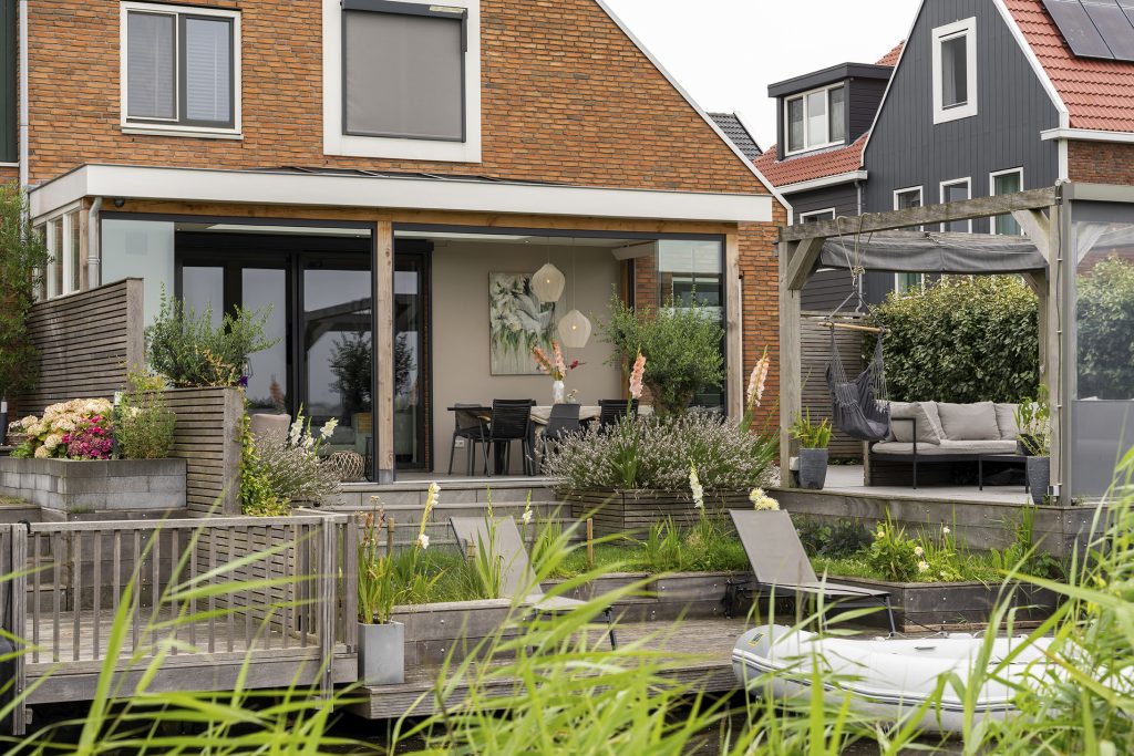 Tuinkamer in stijl van de woning