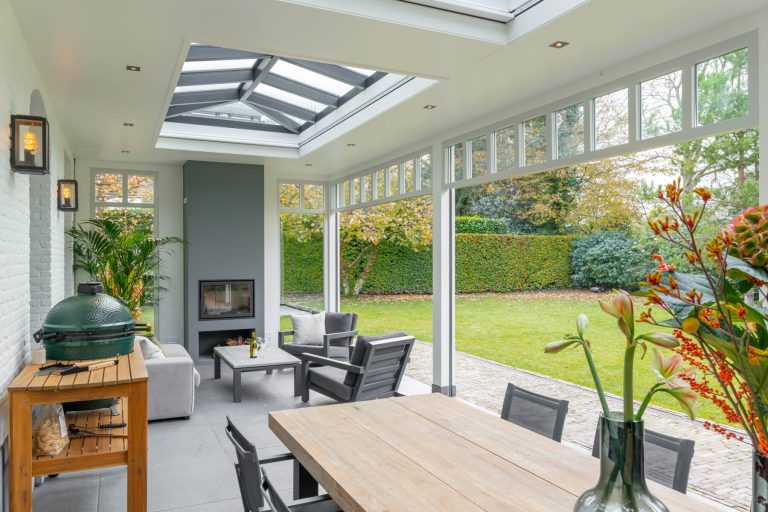 veranda of serre