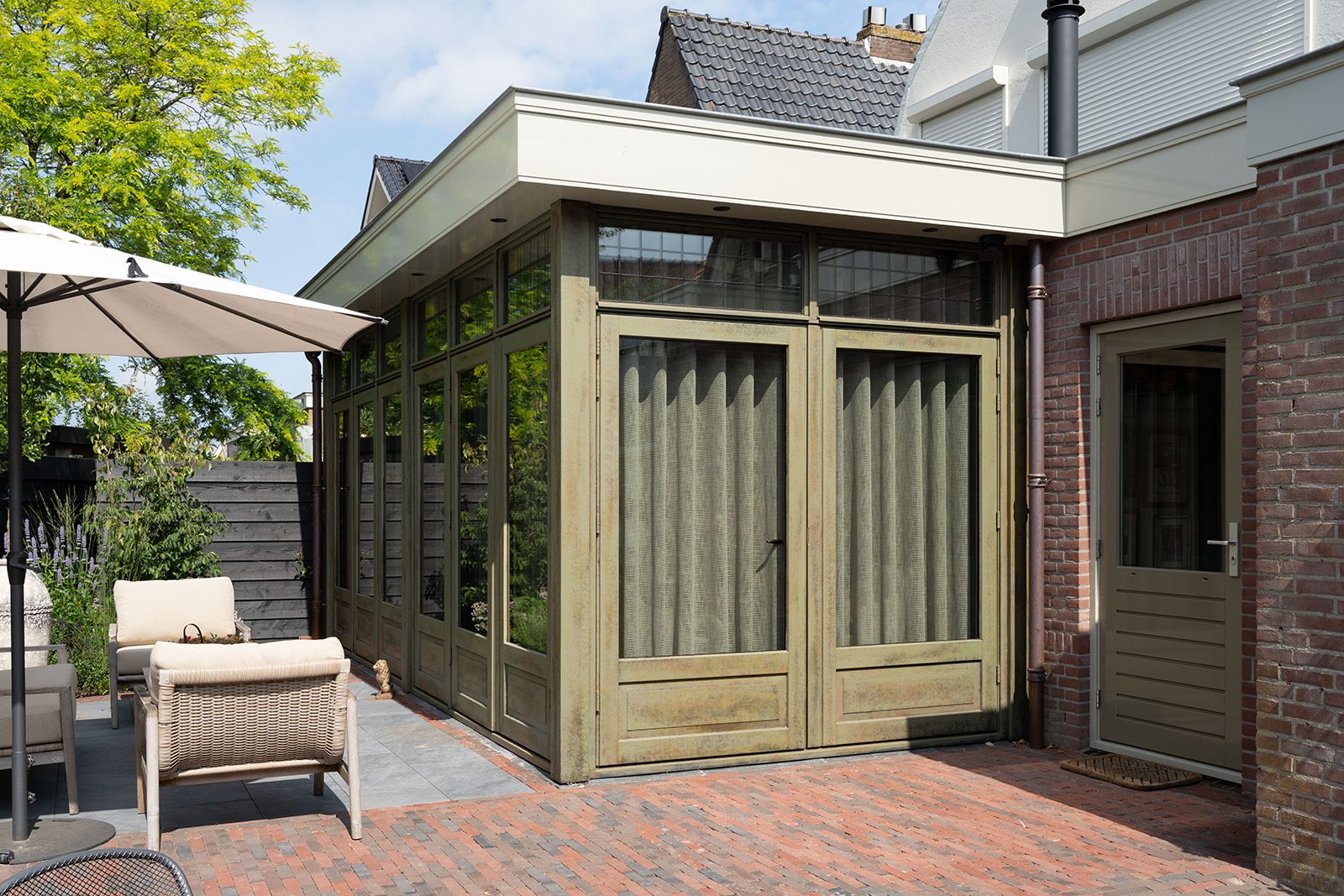 Zijaanzicht exclusieve serre uitbouw in Naaldwijk