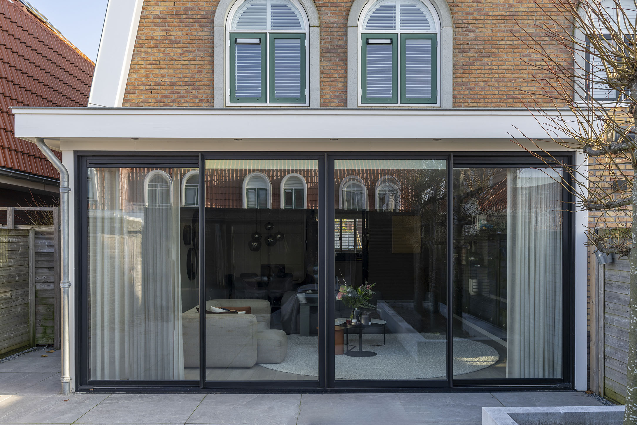 Industriële uitbouw met schuifpui