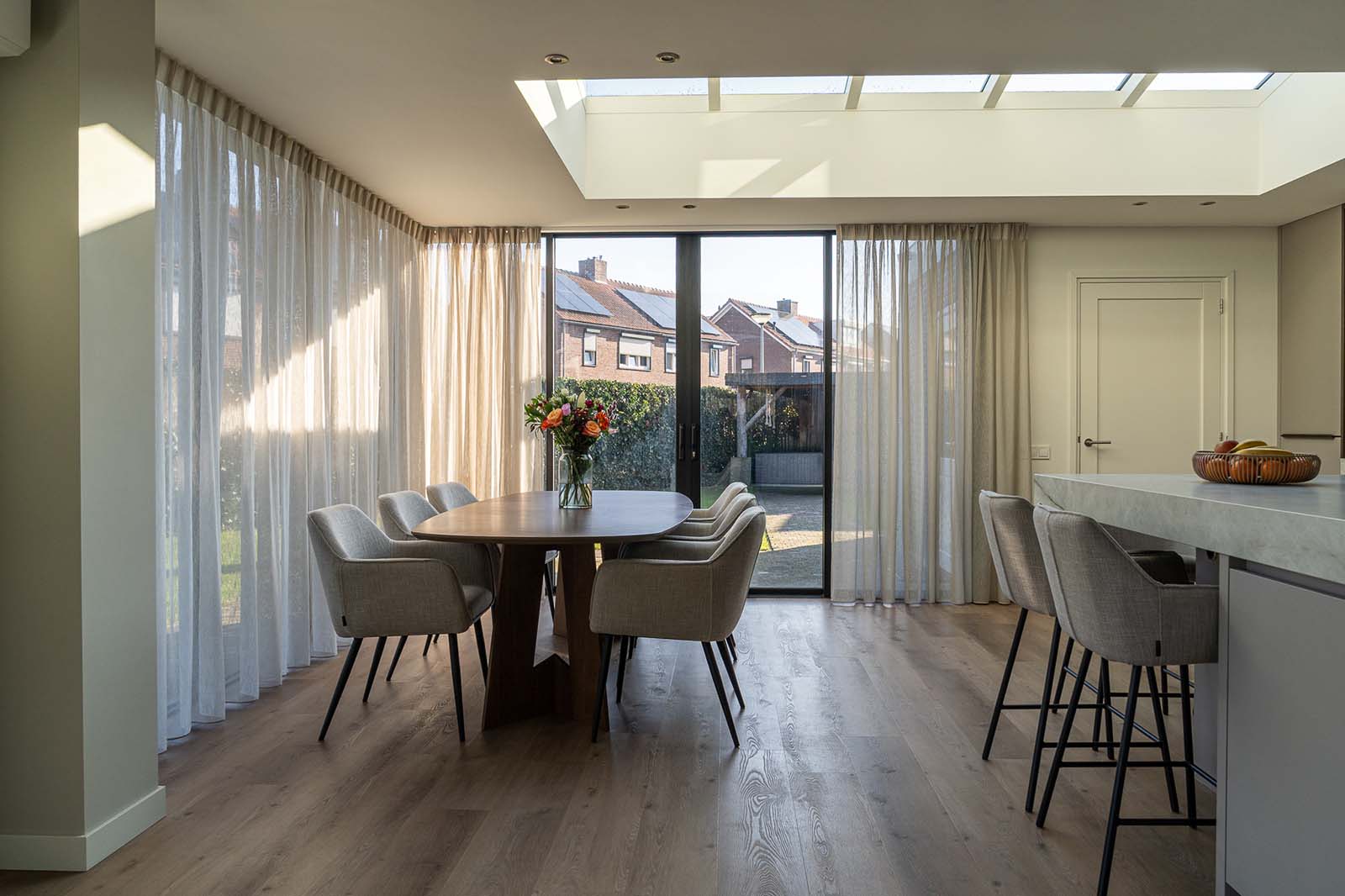 Serre uitbouw met industriëel interieur