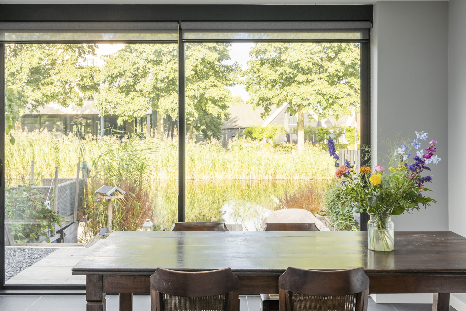 Voorbeeld van een glazen schuifpui in een serre op maat