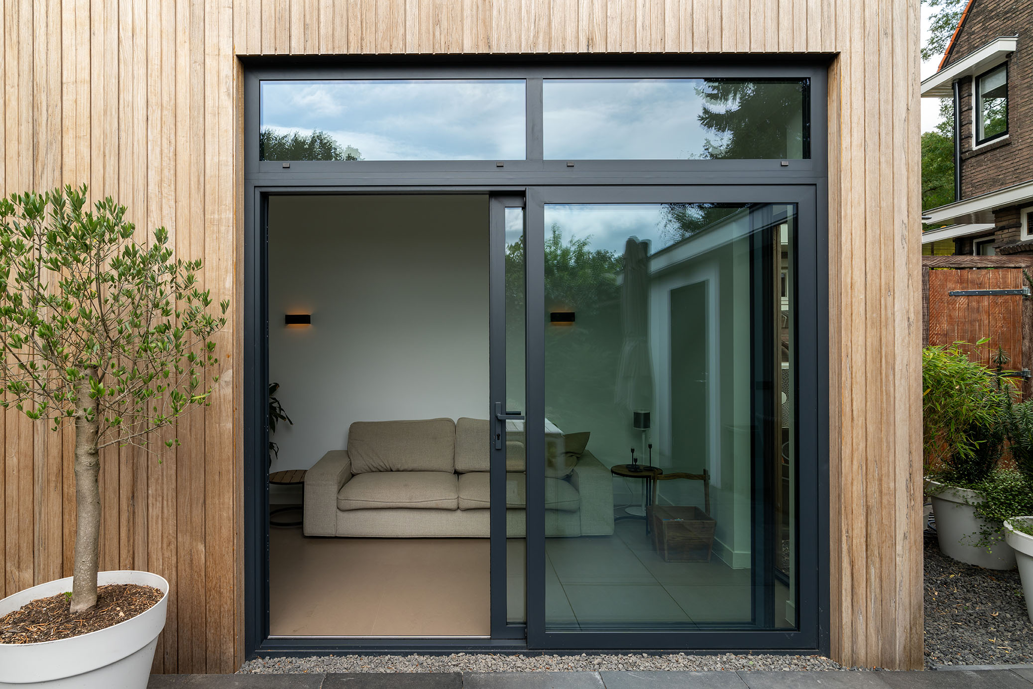 Aanbouw houten gevelbekleding