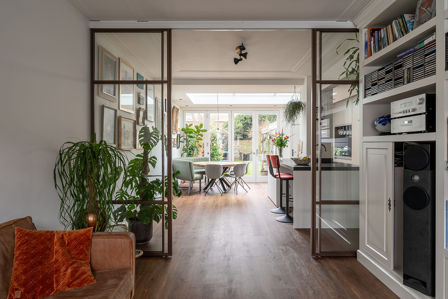 Serre aanbouw met stalen deuren