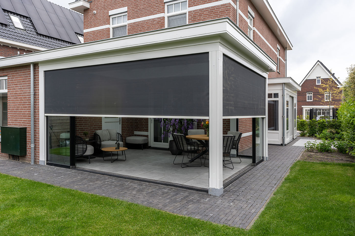 Klassieke tuinkamer met elektrische screens
