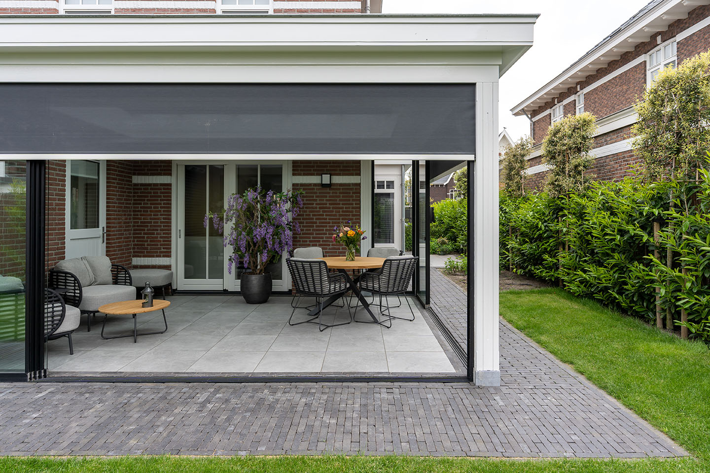 Veranda met elektrische zonwering