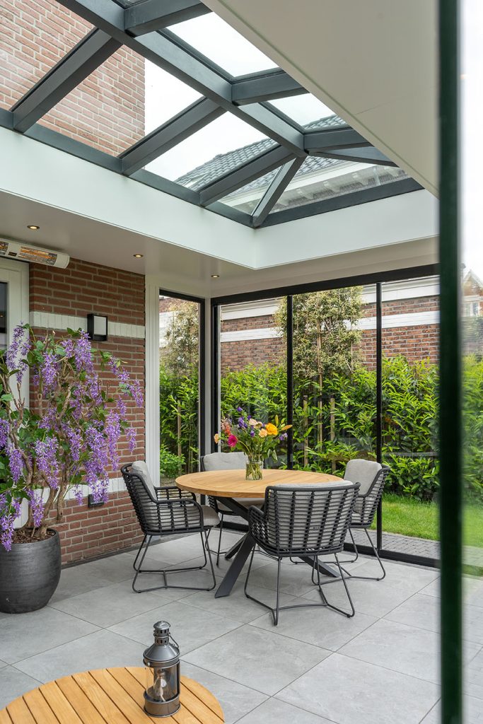 Luxe maatwerk tuinkamer met lichtstraat