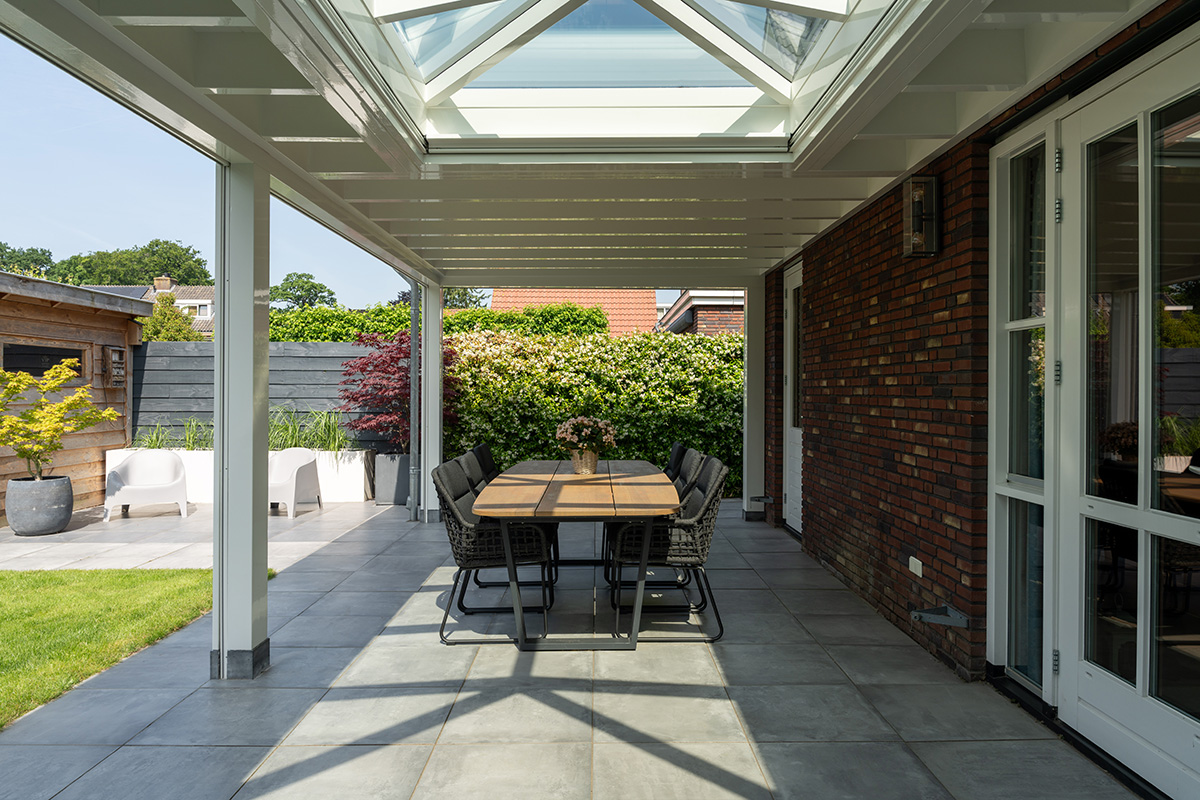 Klassieke veranda met schilddak