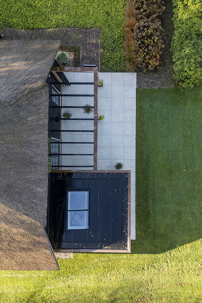 Tuinkamer met lichtstraat en pergola