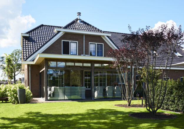 Een op maat gemaakte eikenhouten tuinkamer aan huis