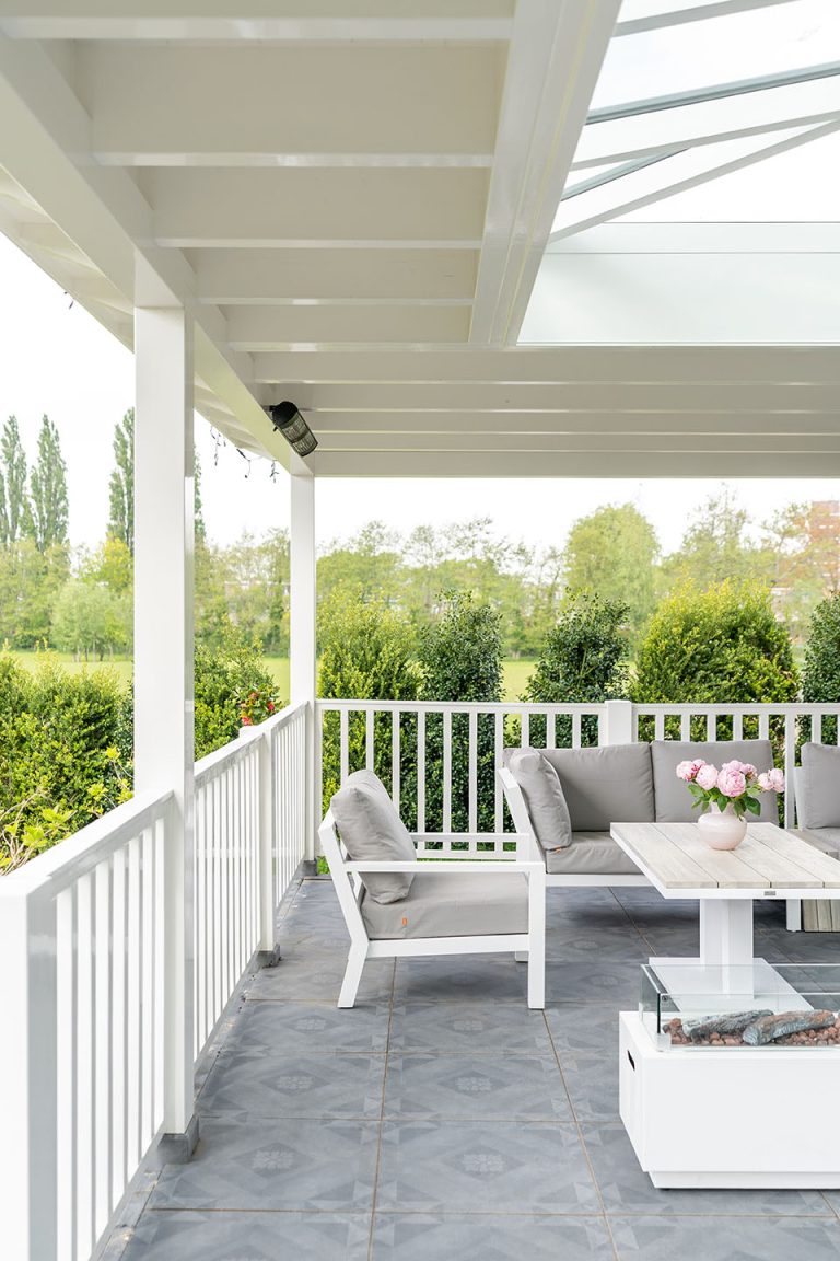 Landelijke veranda met heater