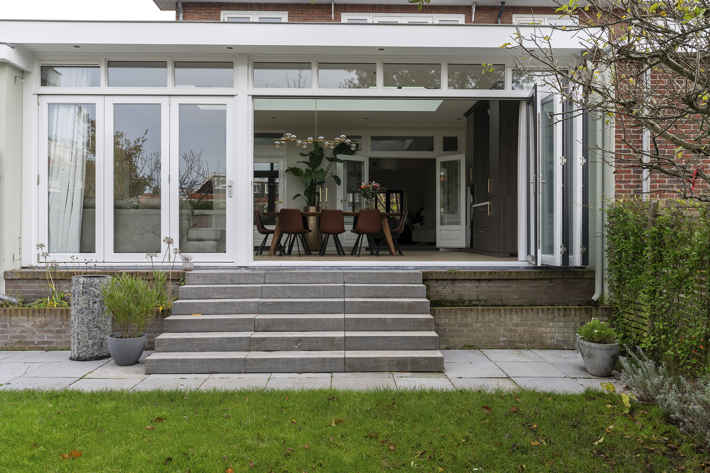 geïsoleerde serre aanbouw met harmonicadeuren