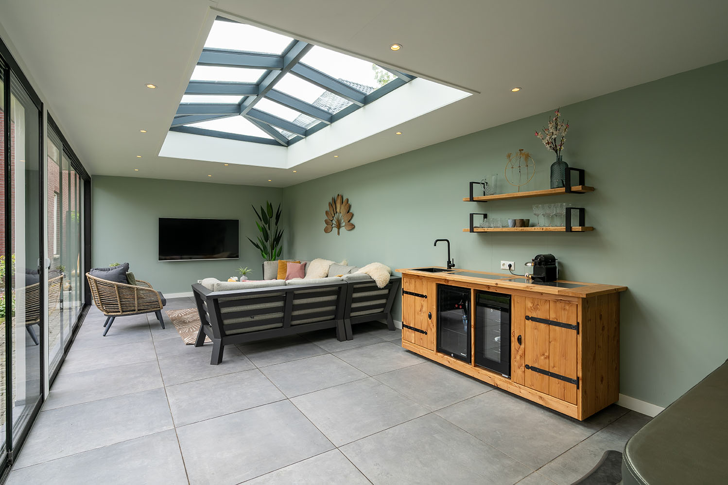 Tuinhuis met overkapping