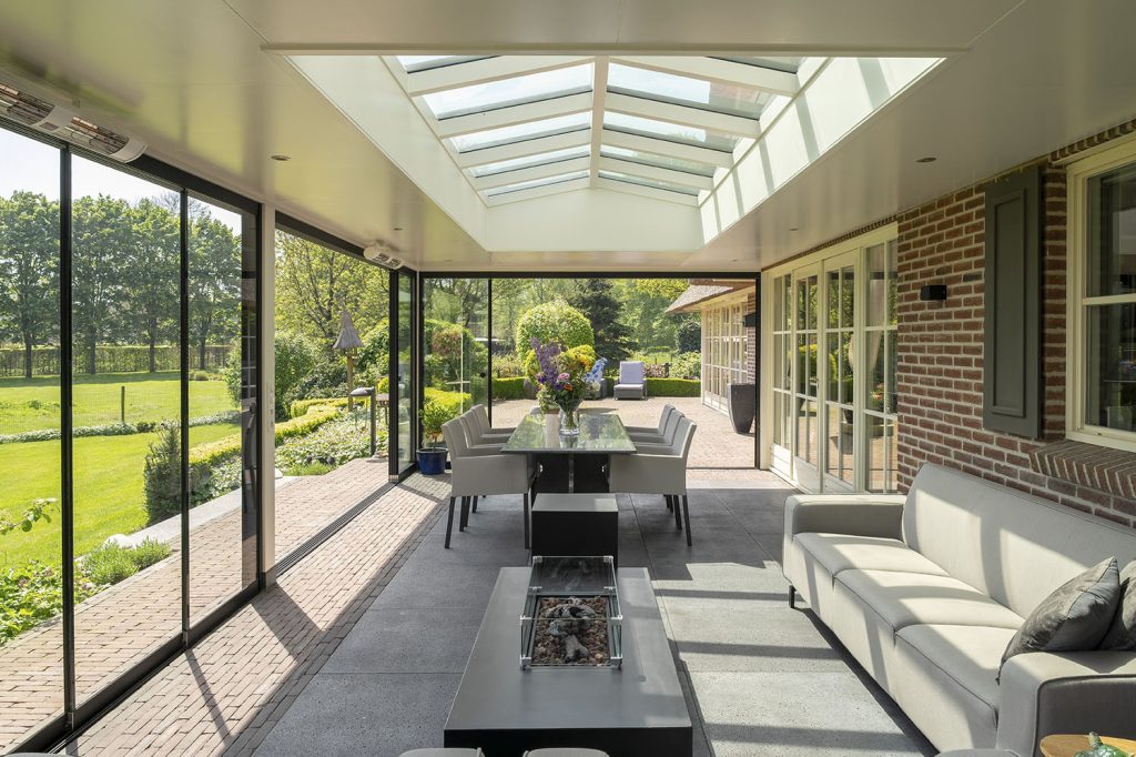 Luxe tuinkamer met lichtstraat