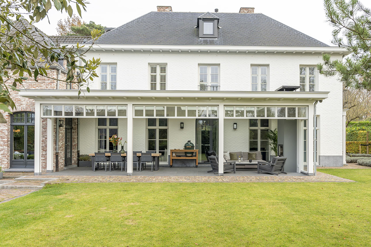 Landelijke veranda aan huis bij een villa in Breda