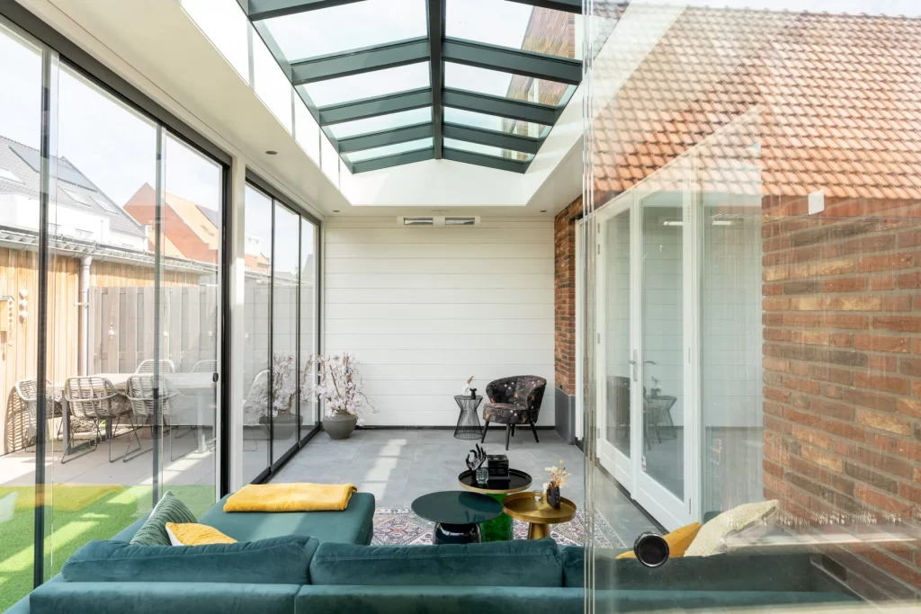 Tuinkamer met moderne inrichting