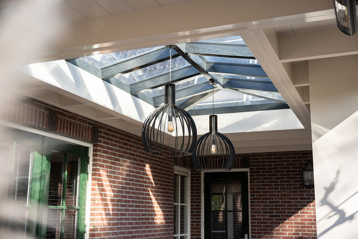 veranda met lichtstraat in antraciete kleur
