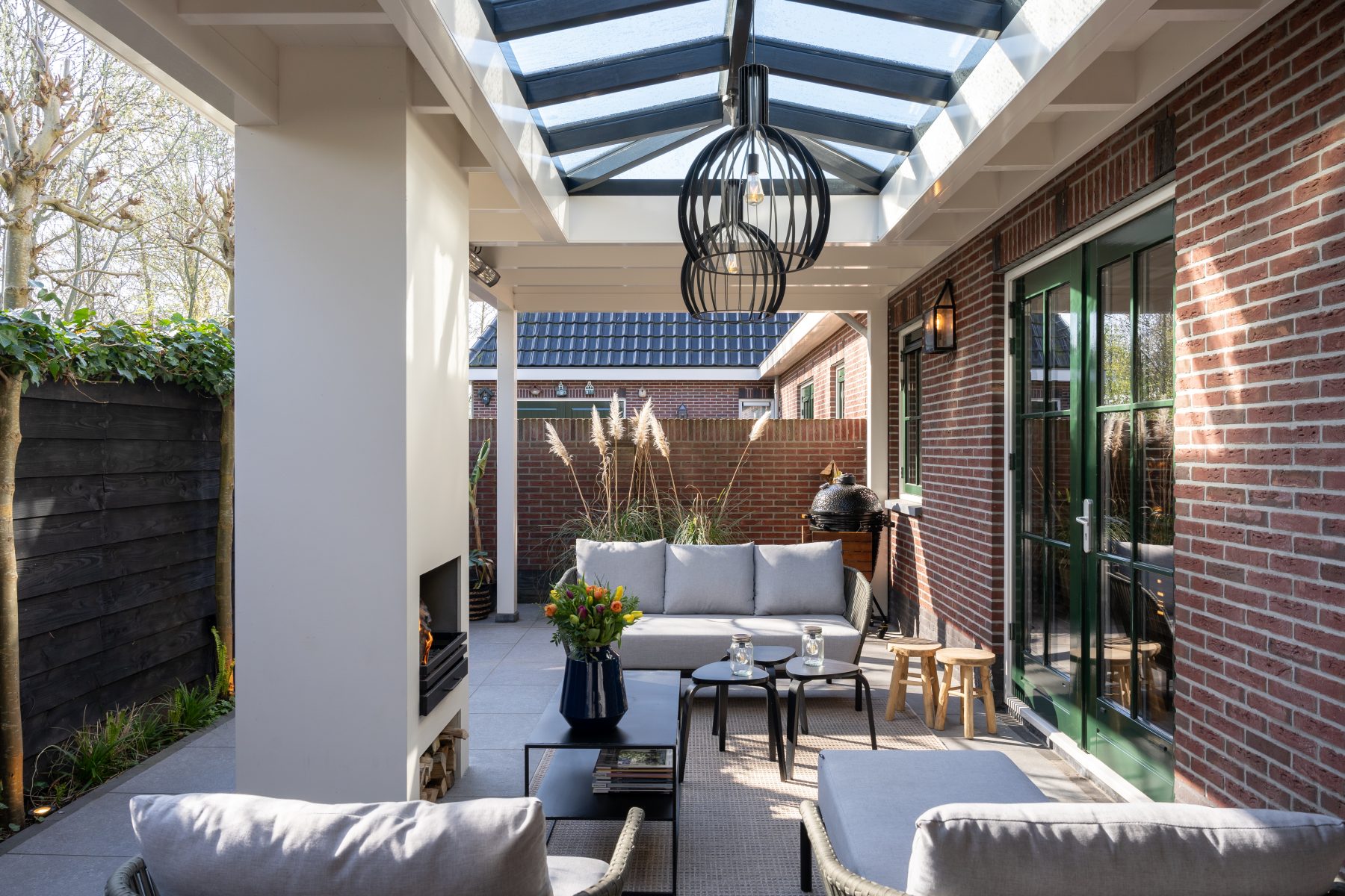 Moderne veranda met lichtstraat