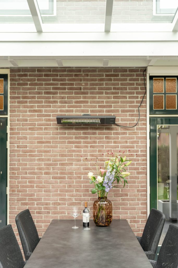 Voorbeeld van een heater bij een veranda met lichtstraat