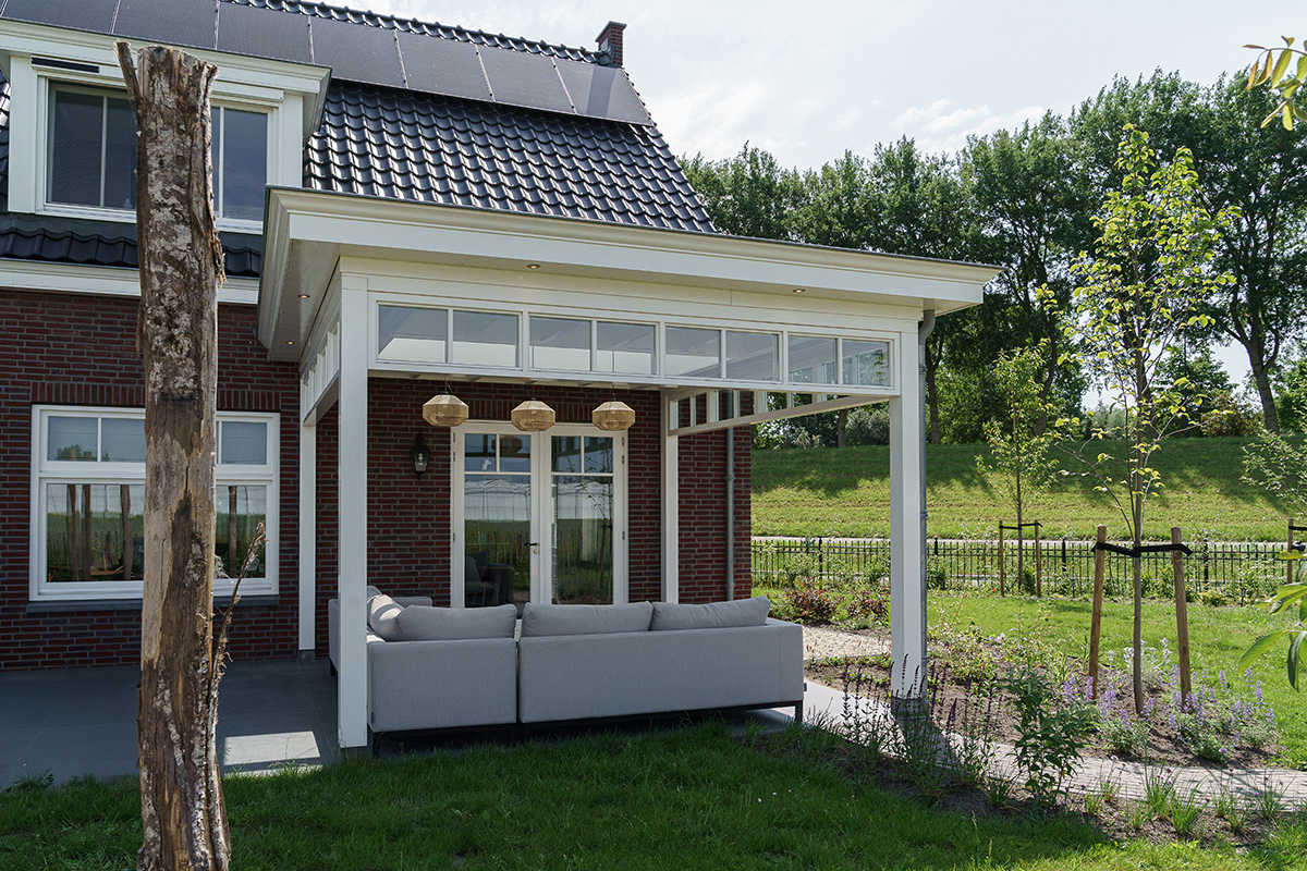 Klassieke veranda in Poortugaal