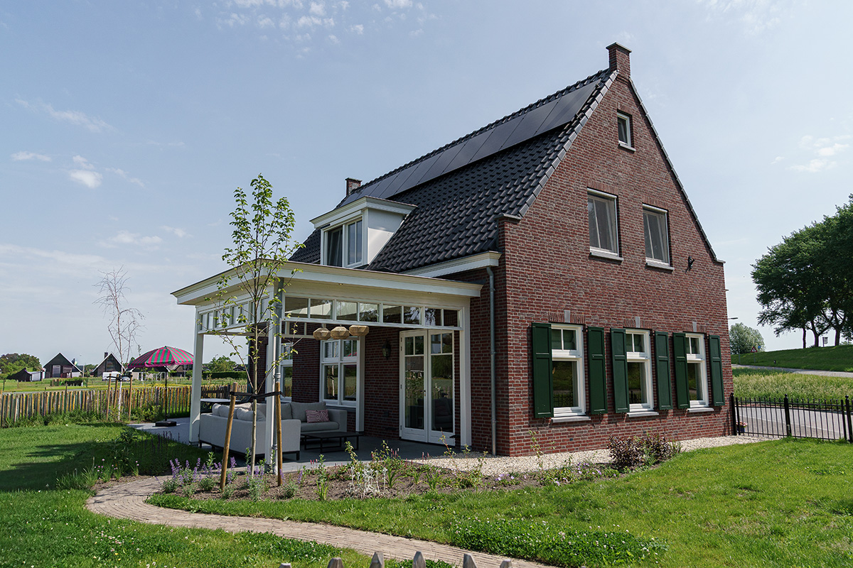 Houten veranda met plat dak