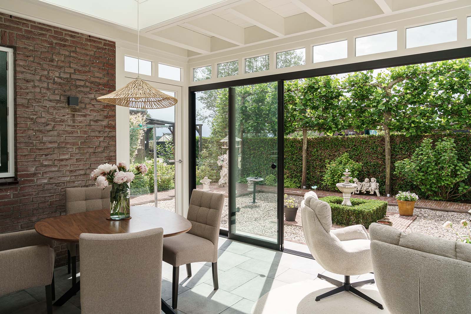 Klassieke tuinkamer met balklaag