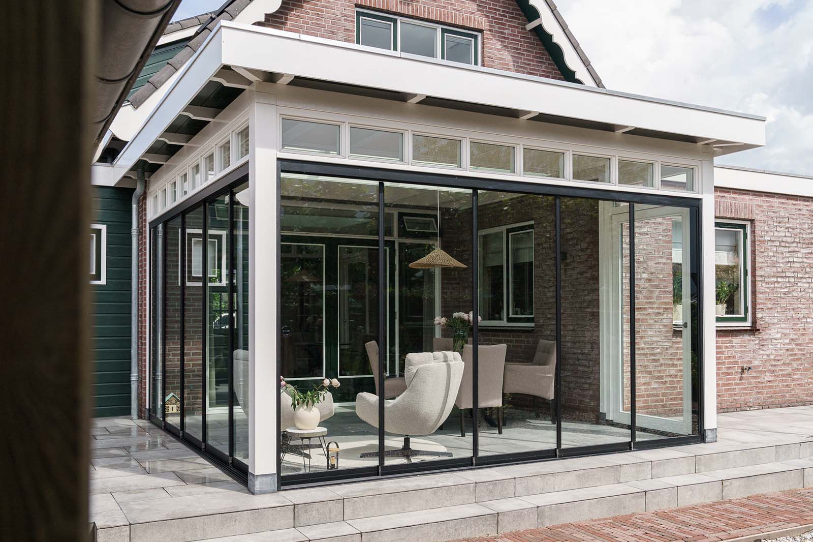 Klassieke tuinkamer met bovenramen