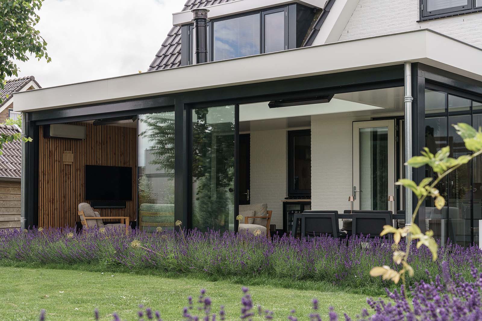 Tuinkamer met steellook schuifwanden