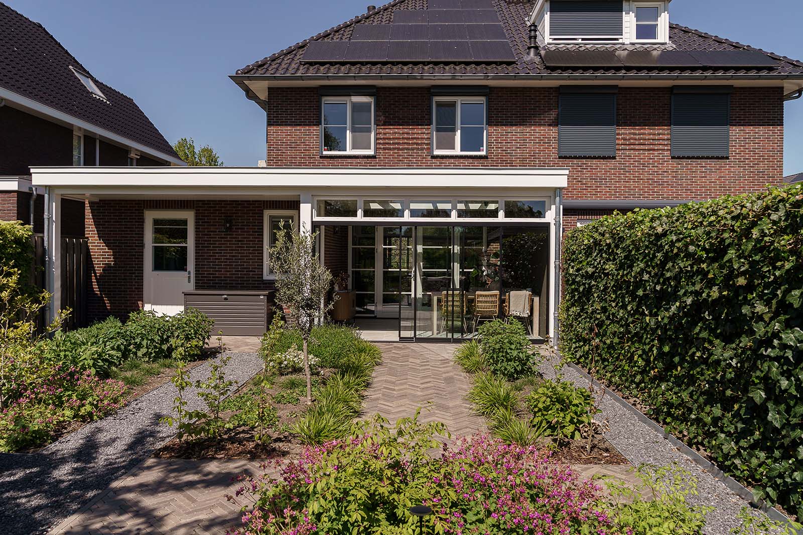 Moderne tuinkamer met overkapping in Gorinchem